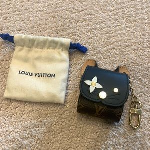 Louis Vuitton cat earpod case